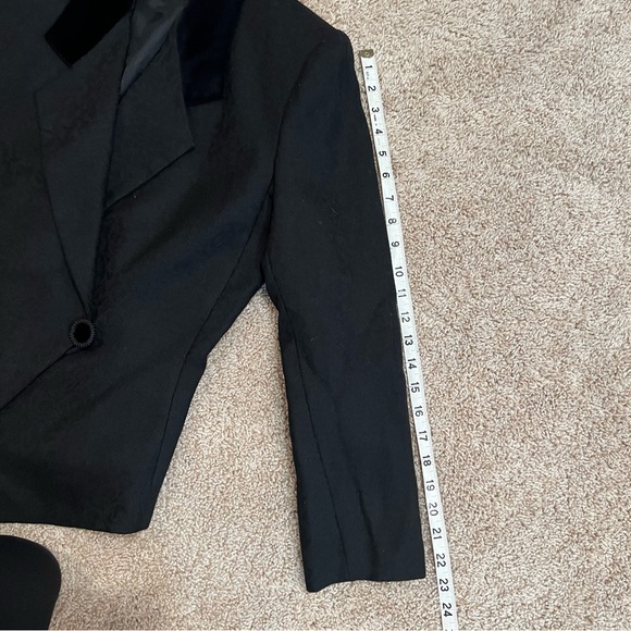 Albert Nipon Women’s Suit Jacket in Black, Velvet Collar, Button Detail - Picture 9 of 9